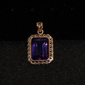 6 Carat Amethyst and 14K Solid Yellow Gold Pendant